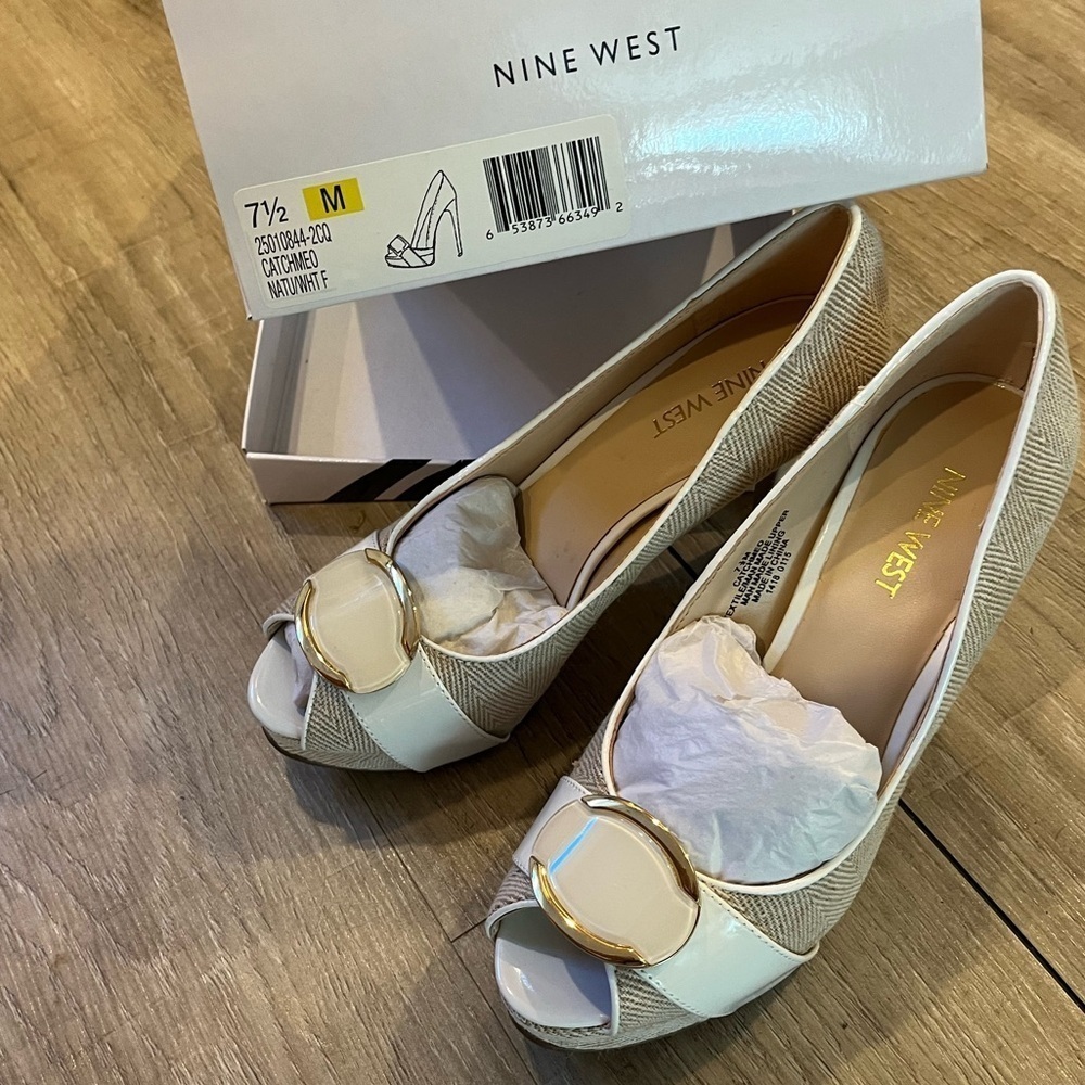 NIB Nine West Catchmeo Tan and White Peep Toe stiletto heels 7.5 - Picture 6 of 16